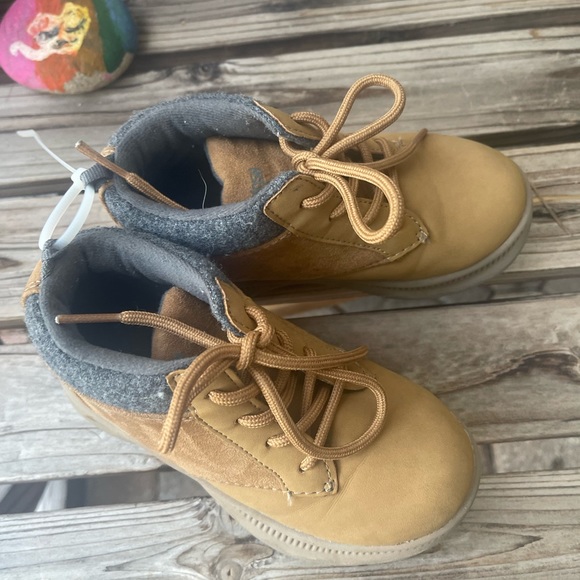 OshKosh B’gosh EUC-Kids Boots by  - Toddler Size 9M - Host Pick - Picture 6 of 7